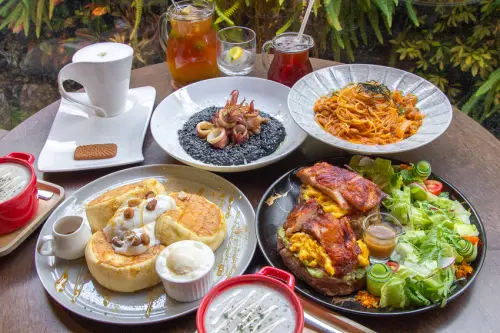 台中美食，木門咖啡~改版推出厚鬆餅~香甜軟綿，墨魚燉飯裡還擺了整尾中卷! - 微笑Joe幸運