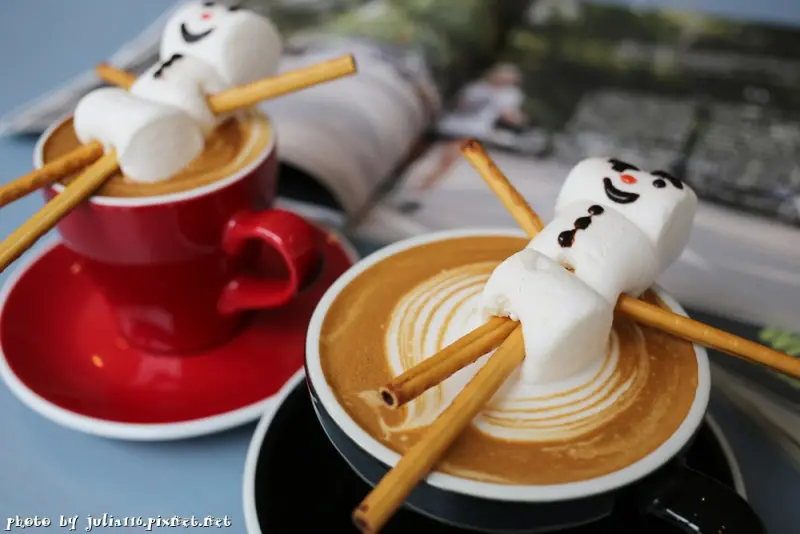 【Coffee & People】台中市西區。超吸睛！療癒系棉花糖雪人咖啡，台中不限時Cafe推薦！（草悟道／向上路）
