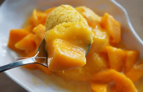 【台中北屯】巴梨冰宮 - 卓蘭的客家冰.古早特製機器慢速打出招牌人氣芒果冰.哈密瓜盅吸睛又可愛.還有..老闆娘真的很正~