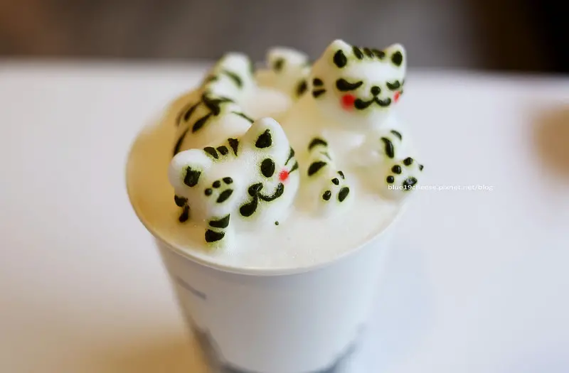 【台中西區】咕嚕貓咖啡 科博旗艦店- 超萌立體貓拉花.店貓咕嚕.飲品上有單貓貓.雙貓貓.三貓貓陪你療癒下午茶.加映咕嚕咕嚕貓咖啡林森館