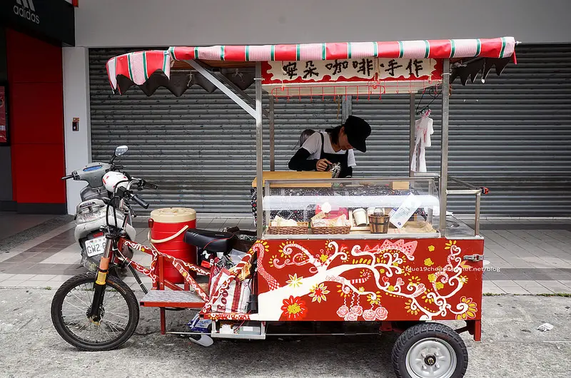 【台中豐原】安朵 M.Endorphins 咖啡手作 - 不到30歲年輕老闆娘的豐原行動咖啡車.精品咖啡好喝.還有公主王子1號的手作咖啡可選擇.新鮮麵包吐司推薦起士和南瓜口味.一定要LINE三天前先預