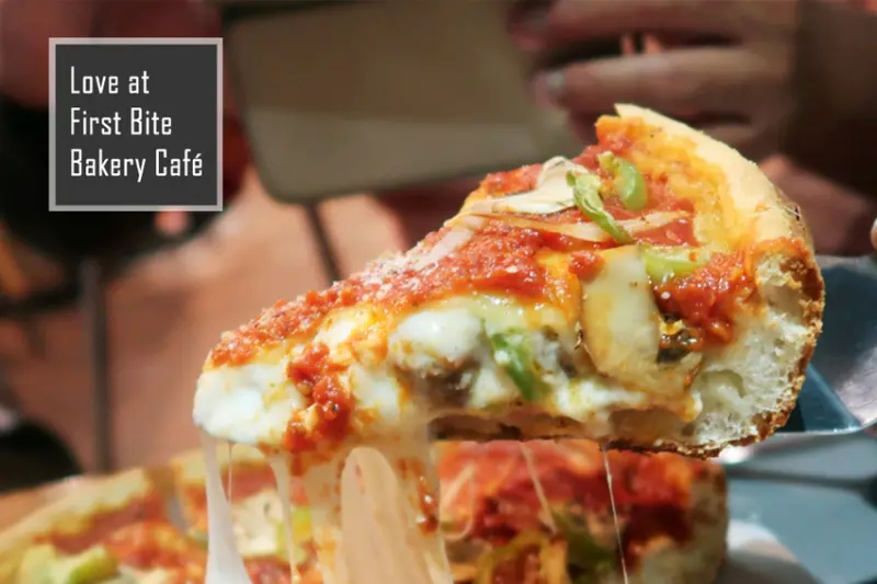 台北東區披薩推薦Love at First Bite Bakery Cafe︱重量級５公分超厚層芝加哥深盤披薩！