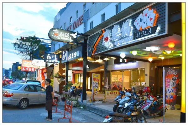 台中西屯區~魔樂鍋//結合魔術、音樂的火鍋店