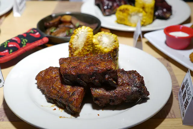 【廣宣】chilis美式休閒餐廳當家豬肋排：火辣藍莓、櫻桃可樂、蒜香BBQ、焦糖四種口味全新登場！