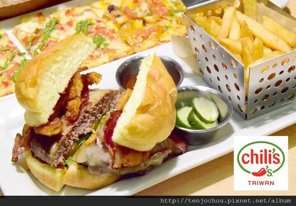 花花，甲飽沒【台北食記】Chilis 天神級匠藝漢堡 新鮮手做大份量美式餐廳推薦