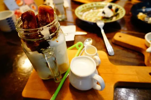 │食記│高雄/Bonnie Sugar崛江店❤日式鄉村風格咖啡店x限定復活島摩若石像冰磚咖啡x姊妹聚會好選擇