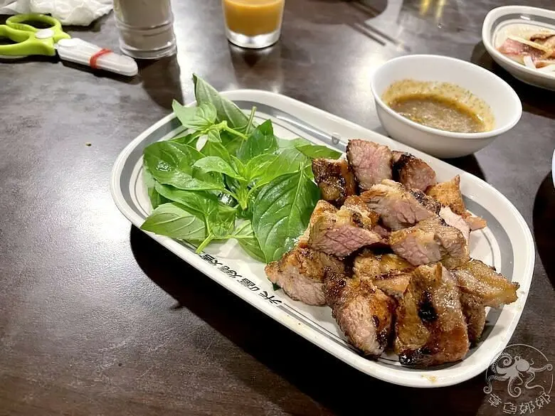 花蓮美食【米噹泰式燒烤】擺脫傳統鹽味的另類燒烤，酸辣好吃又過癮，平價燒烤的泰式料理。