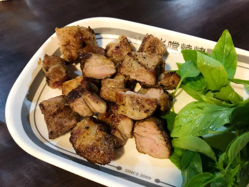 花蓮市區—米噹泰式烤肉｜酸甜泰式口味炭烤 新鮮漁獲平價上桌｜東大門夜市、重慶路