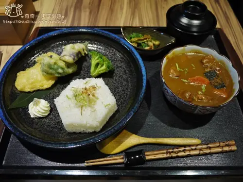 台南 庵六花 京都濃咖哩專賣  日式咖哩飯新選擇 