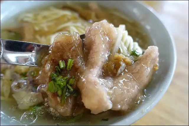 《捷運板南線/府中站美食》南雅夜市必吃美食日間部~巷仔內蚵仔專賣店．牌樓下北港香菇肉羹