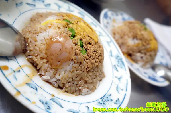【雲林-斗六市】古早味x斗六當地小吃..必吃!!!大推蒸蛋.蒸飯.肉羹...《斗六 蕃薯仔炊飯》        
      