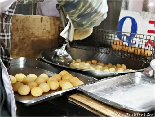 [新北新莊]無名地瓜球(又稱QQ球、QQ蛋)，一顆$2.5元還有賣芝麻球|位於新莊市建豐街口，近新莊客旅、新莊運動公園