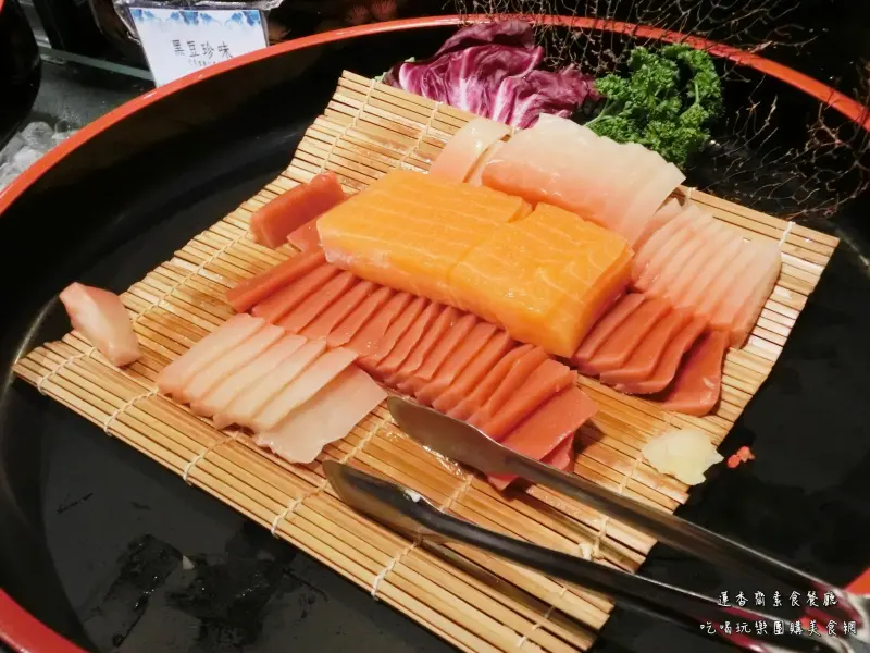 《美食推薦》【台北松山】蓮香齋素食餐廳。多國百匯精緻蔬食料理吃到飽 捷運南京三民站美食 高CP五星級蔬食餐廳 台北素食餐廳吃到飽推薦