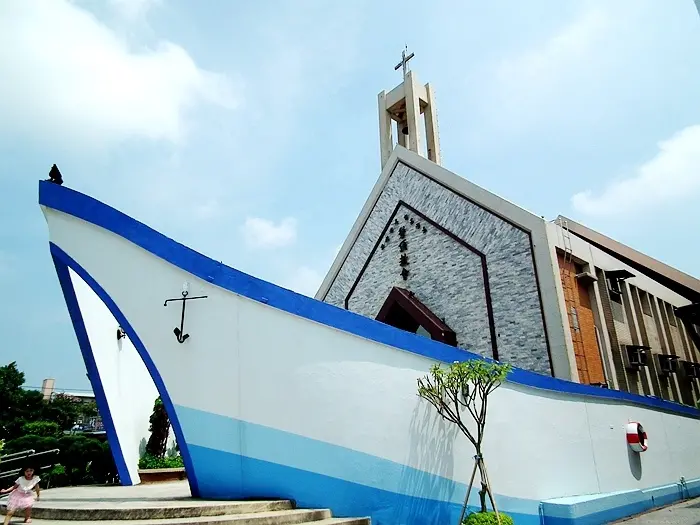 【台中龍井】另類景點。磐頂教會--船型教堂，來看諾亞方舟、認識神！(東海大學路思義教堂順遊路線)