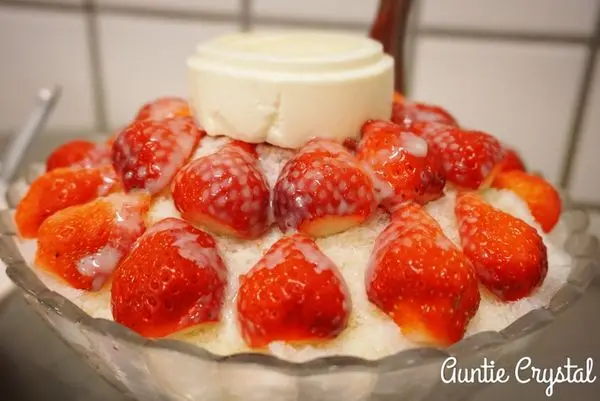 【台北美食推薦】小時候冰菓室 當季草莓冰好吸睛 還有特色草莓牛奶燒 冬天不吃草莓冰更待何時 吃到牙齒都發酸啦！(甜點 東區 忠孝敦化 忠孝復興)