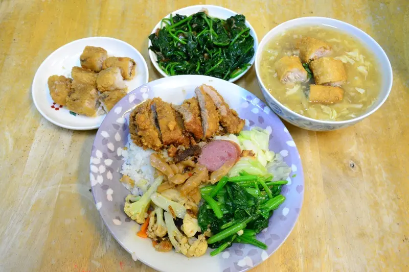 份量滿足，餐價實惠的銅板美食，彰化溪湖-品鮮土魠魚羹