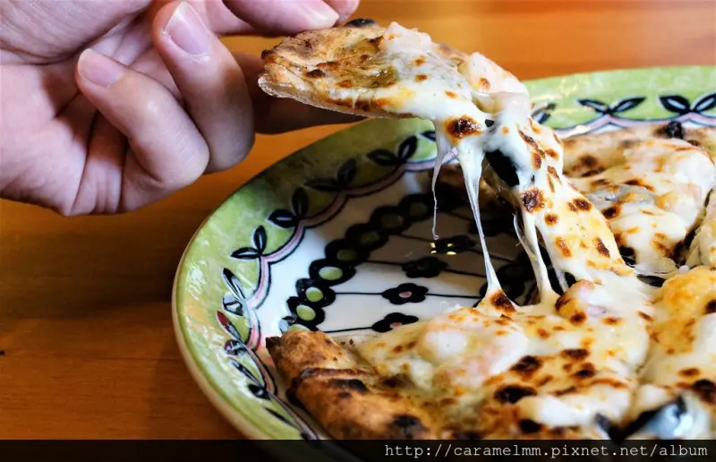 【宜蘭頭城】老爹柴燒披薩Ofred 果香餅皮兼具彈與軔 超激推噴汁窯烤透抽 頭城必吃人氣排隊美食 近人文國中小學