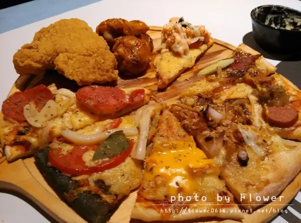 【台中│北區】愛麗絲的派對-手工披薩吃到飽童話餐廳