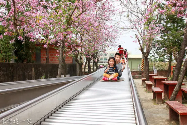 【台南景點】全台最長的滾輪溜滑梯。佳福寺。兩寶玩到不想回台北啦！！