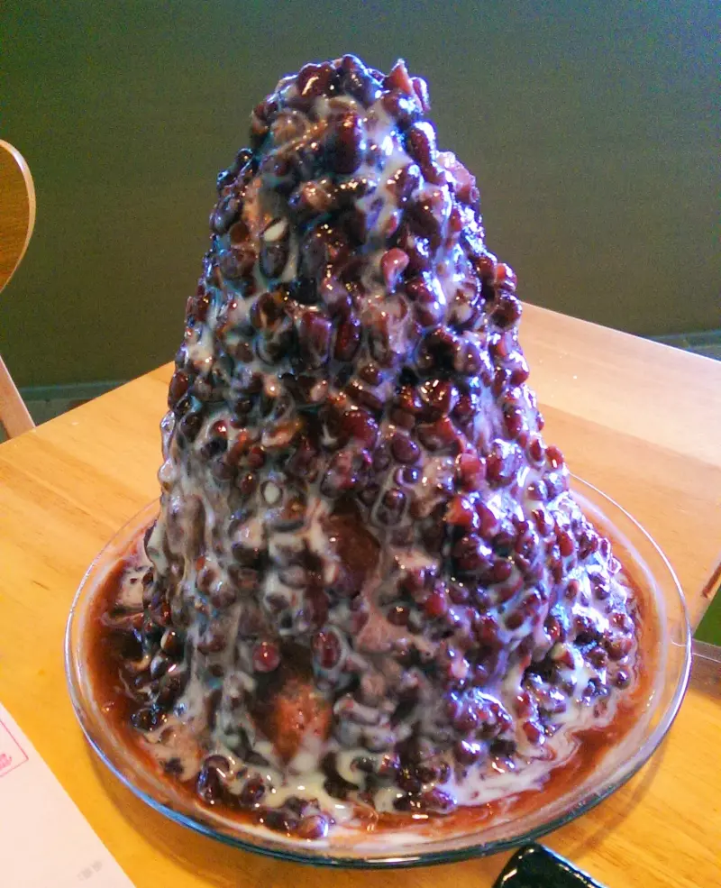 『淡水老街│淡水捷運站』一茶一坐-老品牌翻轉新滋味、遠眺淡水渡船口、堅持手工自製、多到滿出來的紅豆布丁雪花冰、淡水老街休息聊天好去處