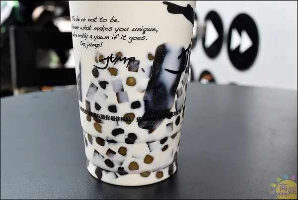 台中中區音樂主題飲料吧。JUMP搖滾炫飲。萬春宮旁讓人驚豔的創意手搖飲@sunny吃喝遊樂        
      