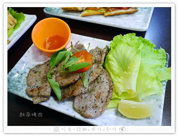 [台南食記] 豬鼻子越式創意料理~河粉多達七種湯頭！香茅檸檬雞/法國麵包/越南烤肉/越式炸春捲/越式咖啡/酸子水！