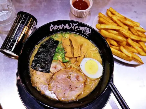 花月嵐拉麵-大蒜拳骨拉麵：吃前必去中國信託ＡＴＭ換優惠卷 - 進食的巨鼠