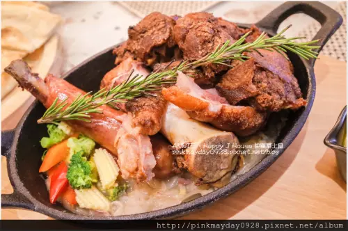 ✿高雄✿ (試) 隱藏在高級豪宅的歐法餐廳 餐點意外的美味 還貼心照顧到素食者及無法攝取高糖分料理的客人 真的是太貼心啦 ➜ Happy J House 快樂爵士屋歐法料理