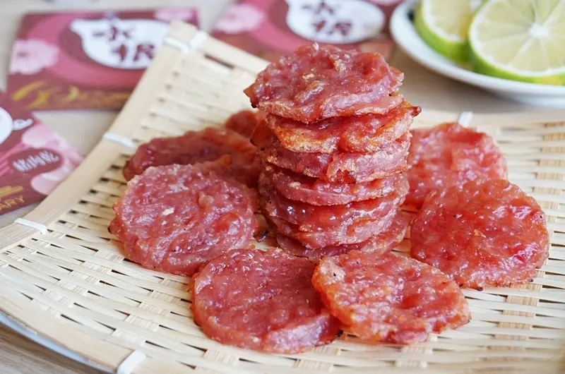六十年的彰化肉乾老店，今年中秋推出柚香圓燒肉乾，喜歡嚐鮮的朋友絕對要試試看!!