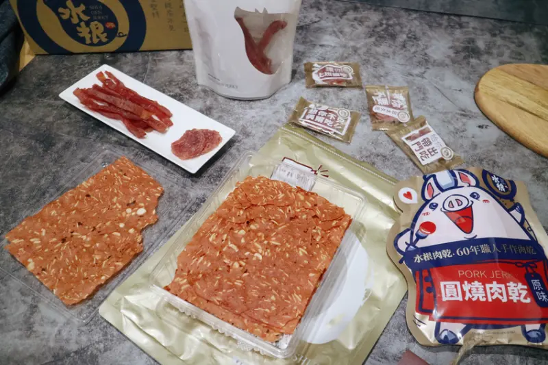 宅配 χ 水根肉乾  ▎彰化六十年老肉乾店 · 古早味零食肉乾 · 前兄弟象啦啦隊長壯壯推薦肉乾