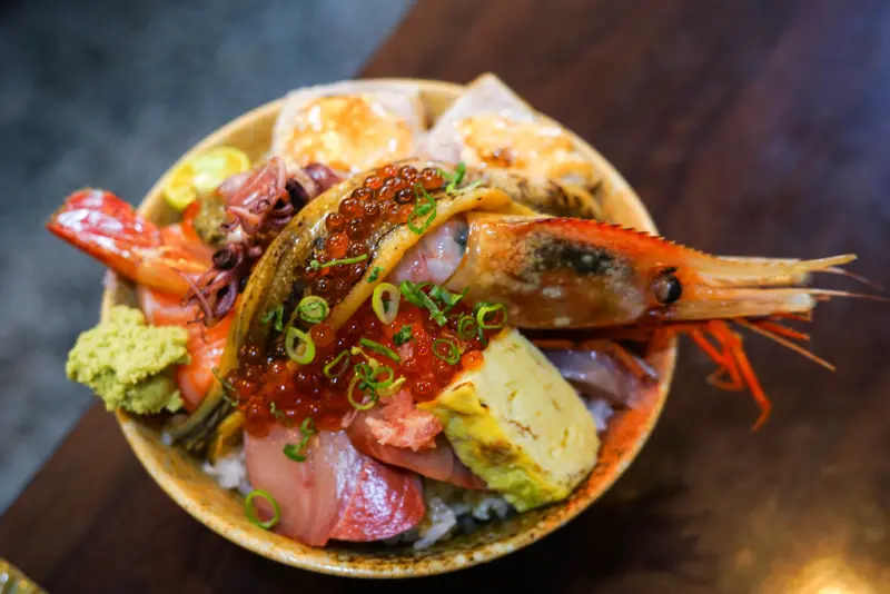 揚日式料理X魔王 新北中和 逼人犯罪的超彭拜生魚片蓋飯 食材新鮮價位合理 太晚來吃不到 內文有店家資訊