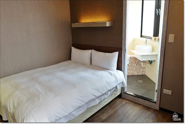 『台北萬華區』 捷運西門站 天沐旅店（西門康定館 ）/西門町徒步區/老天祿滷味/樂麵屋西門店-國外旅客最愛西門町平價旅店，走路兩分鐘即可到西門町徒步區，離捷運西門站只要走路十分鐘，交通方便價格實在。