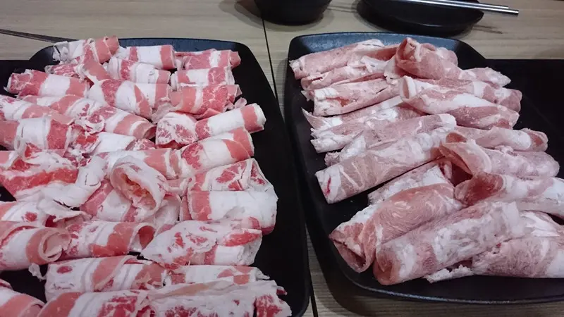 【台中】超平價火鍋，五種肉吃到飽!