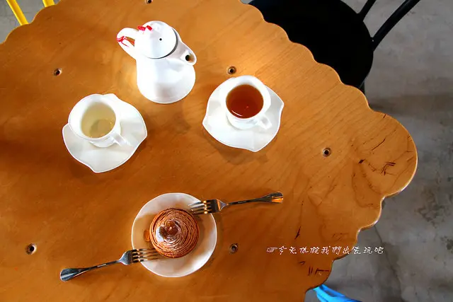 甜點實驗室。田野間的工業風氛圍裡吃甜點