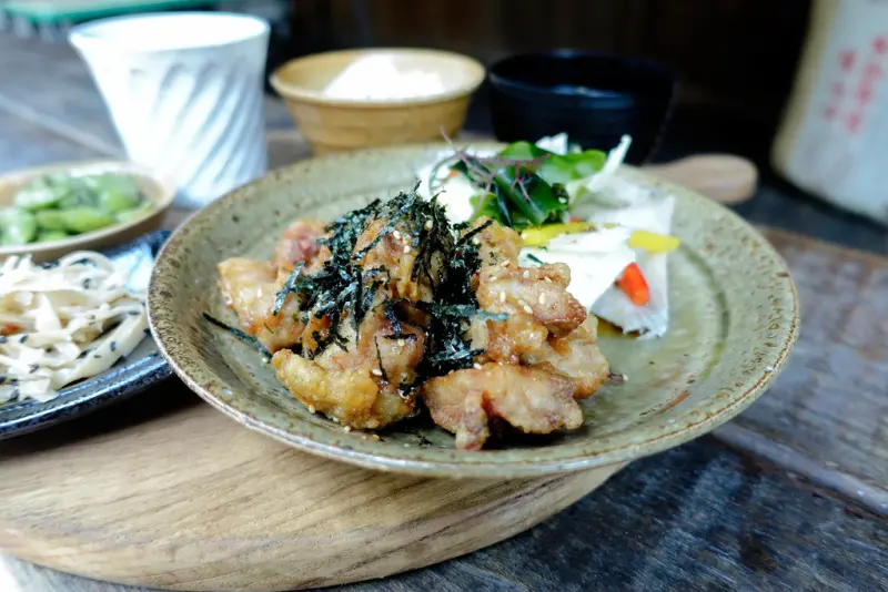 『魔王食記』台北信義 氣氛頗棒的 Bistort Taipei小酒吧 白天夜晚風格迥然不同的松菸餐酒館推薦『內文有店家資訊』