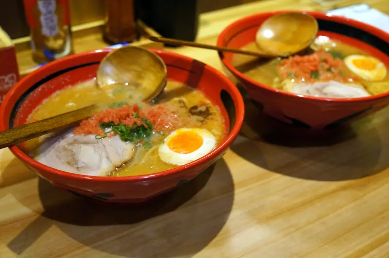 (胖樺食記)信義區來自北海道”えびそば一幻拉麵台灣”。名不虛傳的蝦味十足。              