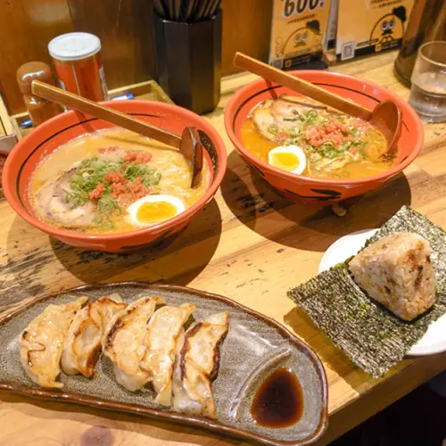 信義區美食。一幻拉麵 超濃郁蝦拉麵  在口中炸裂的濃郁蝦味   來吃幾次都不會膩