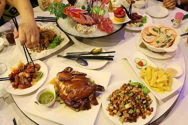 【羽諾食記】大灣碼頭熱炒生猛海鮮(松隆店)♥現撈海鮮創意料理♥捷運市政府站晚餐&宵夜推薦        
      