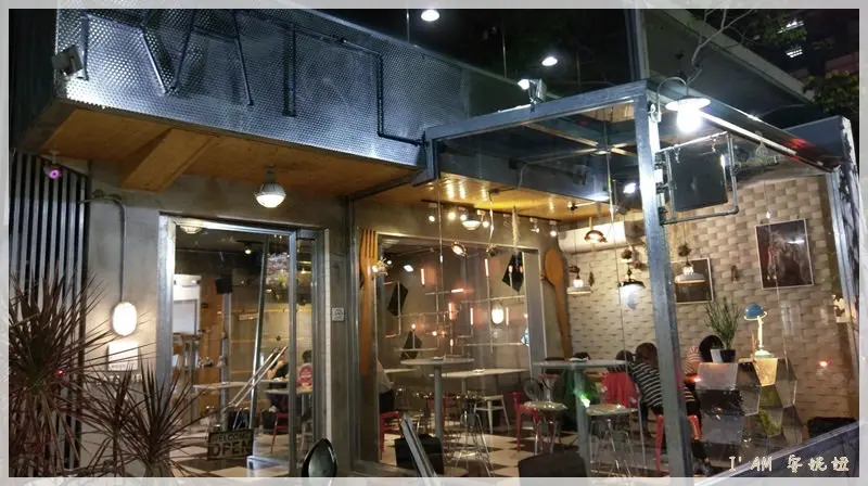 台中西區【卡司複合式餐廳】精誠商圈-道地韓式炸雞、起司馬鈴薯辣燉雞