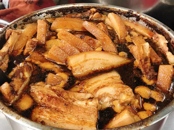 台北美食/捷運龍山寺站/華西街夜市 小王清湯瓜仔肉  古早味黑金魯肉飯 鮮甜瓜仔肉湯