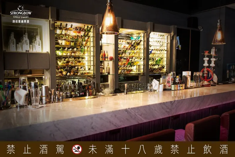 JT 階梯音樂餐酒館 LADDER.Bar Live