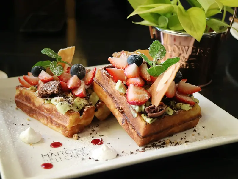 【高雄聚餐】馬多尼生活餐坊│地中海歐式小餐館的浪漫│海尼根形象旗艦店