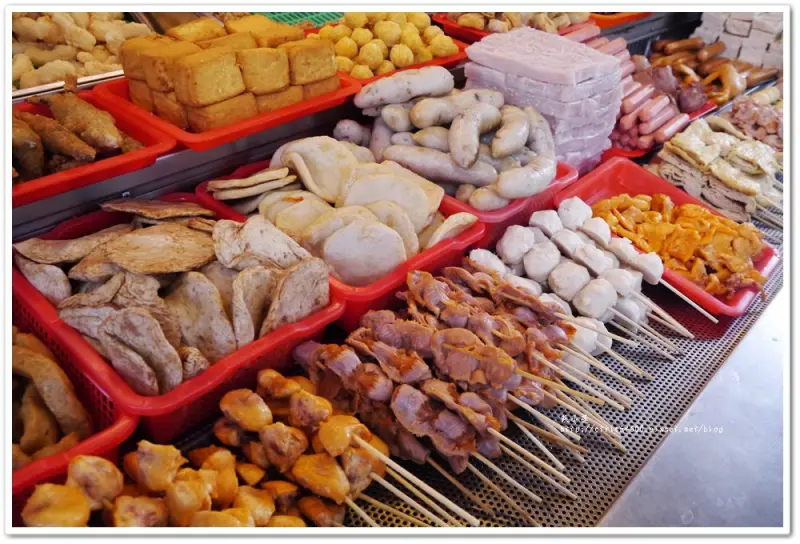 鳳山中華市讚鹹酥雞‧啥米??每串炸物只要十塊錢起???減肥留著明天在說唄!!!