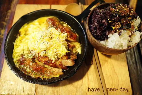 【台北】西門 妳有咖啡neo cafe 服飾‧雜貨咖啡廳‧妳有好吃會牽絲的起士親子丼♥♥♥