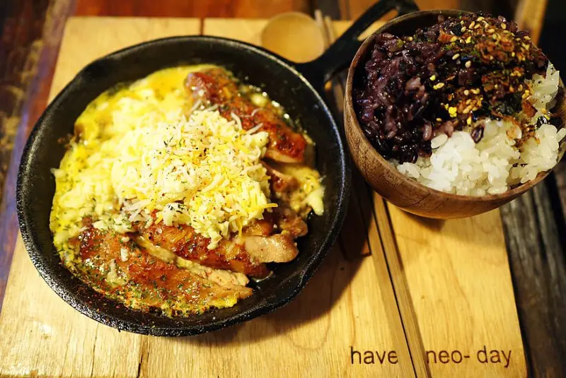 【台北】西門 妳有咖啡neo cafe 服飾‧雜貨咖啡廳‧妳有好吃會牽絲的起士親子丼♥♥♥