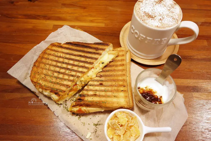 |萬華區下午茶|西門町的妳有咖啡Neo Cafe+百元平價帕尼尼+平日不限時