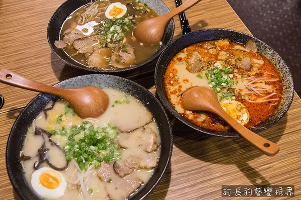 【食記】｛高雄。鼓山區｝山本堂日式拉麵加麵不用錢呷粗飽        
      