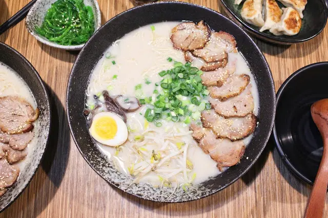 [高雄美食]美術館宵夜美食~山本堂日式拉麵~ 
