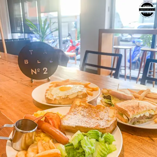 「桃園美食」Table 2 Coffee Roaster。超級推薦入口即化的舒芙蕾，空間超文青超舒適