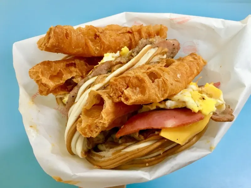 【新北｜江子翠站】太和豆漿＿吃到烙ㄟ孩的花生醬無敵海景饅頭蛋＿瘋狂亂噴湯汁的小籠湯包才讓人出乎意料